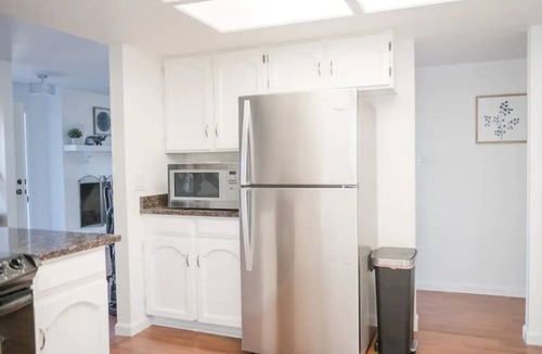 Fountain Hills House | 30 day stays, Central Fountain Hills, King master, 65" smart TV, Queen, bunk