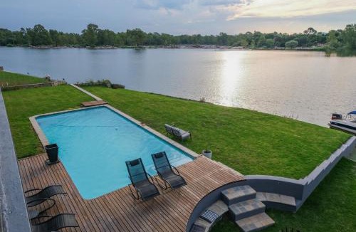 Parys House | 3066 Water Edge