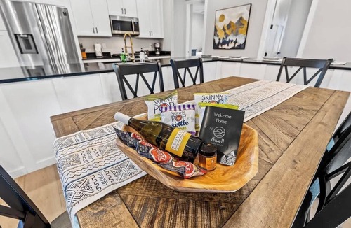 Flagstaff House | 360 Rooftop Views | New Build | AC | Hot Tub | Lux