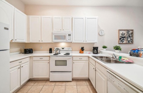 Bahama Bay House | 3BR Lakeside Apartment at Bahama Bay