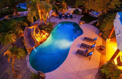 Cactus Acres Villa | 3MillionLuxWaterSlide GetawayPickleBallGolf
