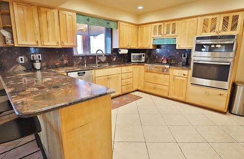 Tucson House | 4 Bedroom Hilltop Retreat with Pool, Spa & City Views – Near Saguaro National Park & Downtown