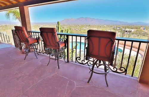 Tucson House | 4 Bedroom Hilltop Retreat with Pool, Spa & City Views – Near Saguaro National Park & Downtown