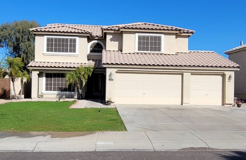 Glendale House | 4-bedroom house in delightful Glendale with WiFi, fitness room, AC
