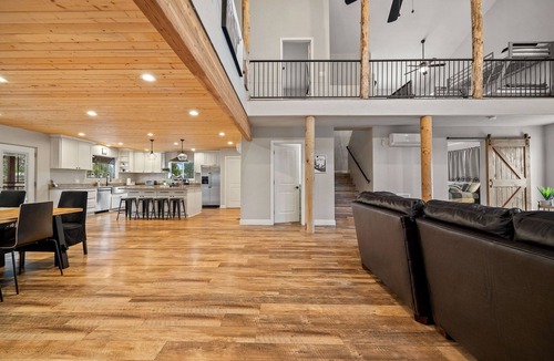 Heber Cabin | 4 Bedrooms, Sleeps 16, Hot Tub, Games, Tesla Charger, Smart TV's, MORE!