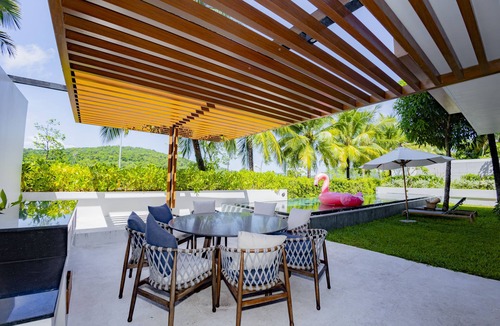 Long Beach Villa | 4 bedrooms villa, 10 minutes walk to the beach, 10 minutes to airport/center