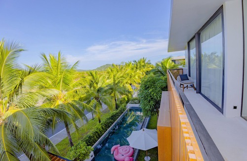 Long Beach Villa | 4 bedrooms villa, 10 minutes walk to the beach, 10 minutes to airport/center