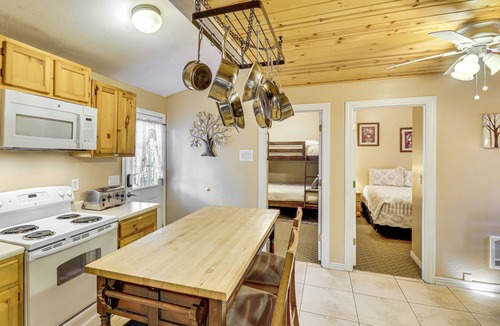 Pinetop-Lakeside House | 4 Mi to Rainbow Lake! Cozy Forest-View Gem w/Deck