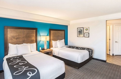 Ahwatukee Foothills House | 4 Pet-Friendly Units! Free Breakfast, Onsite Pool, Free Parking