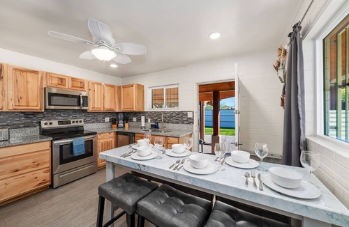 Tucson House | 4BR 2BA Jacuzzi Putting Green Near Airport Unit B