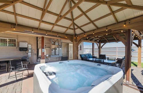 Tucson House | 4BR 2BA Jacuzzi Putting Green Near Airport Unit B