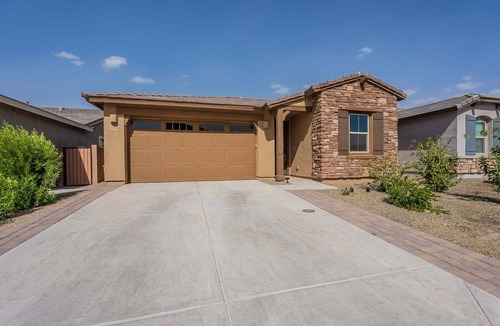 Gold Canyon House | 4BR Gold Canyon fire pit, pickleball, basketball & outdoor amenities