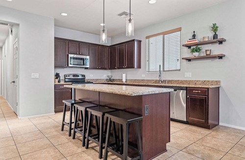 The Pines House | 4BR Luxury Home | Backyard & Pool Access