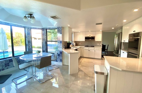 Val Vista Lakes House | 5 bedroom house in Val Vista Lakes with large yard