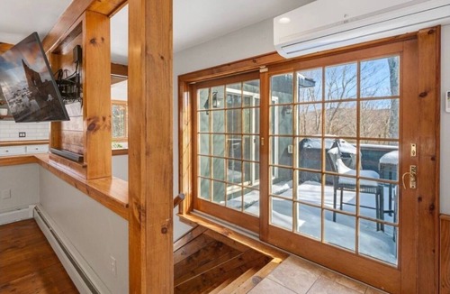 Killington Ski Chalet | 5 min Ski - 1 min Nightlife - Hot Tub - Arcade - Fires