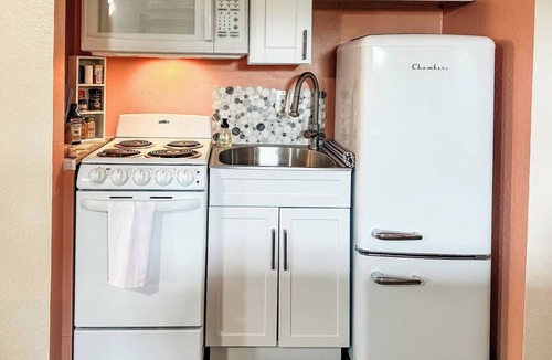 Harrison East South House | 5 Mins to NW Med Cntr/Studio/Duplex/1 BD 1 BA