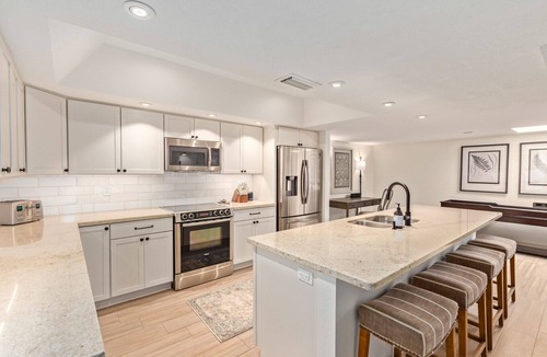 South Scottsdale House | 5 STAR NEW FURNISHINGS HI SPEED INTERNET, 2 pools McCormick Ranch Walkable