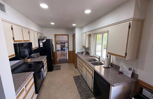 Sun City House | 5 star resort pool,jet tub, out Drshower,barbeque,fire pit,tvs,stunning backyard