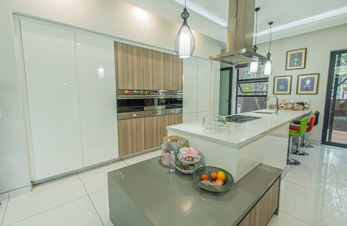 Umhlanga Villa | 6 Bedroom House in Umhlanga