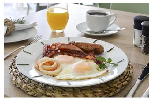 Hilton Bed & Breakfast | 66 On Monzali 4 Star Luxury Guesthouse