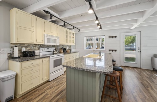 Wells House | 7-bedroom home that sleeps 14. 5-minute walk to Moody Beach
