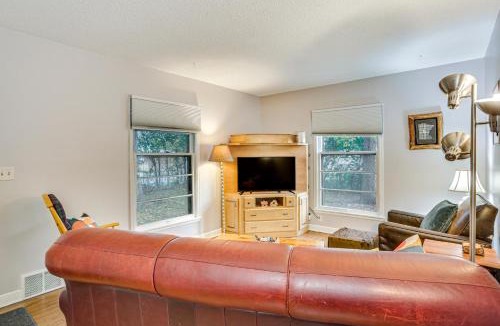 Richfield House | 7 Mi to Downtown Minneapolis: Home w/Fire Pit!