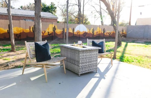 Phoenix House | 7 Mins to PHX Airport, Modern Boho, Sleeps 10