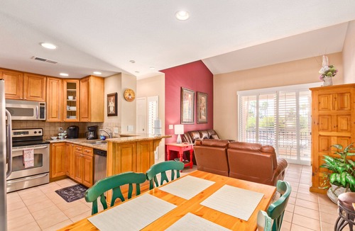 The Townhomes Condo | 7 Tennis Courts, 5 Community Pools with 4 of them Heated and 6 Community Spas!