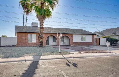 Phoenix House | 8 Mi to State Farm Stadium: Glendale Home w/Grill