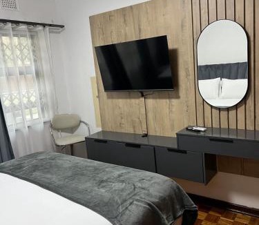 Athlone House | 8 on Lorenzo
