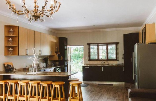Monzi SH Bed & Breakfast | 80 m² Bed and breakfast ∙ 3 bedrooms ∙ 127 guests