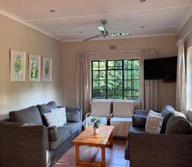 Cathkin Park Cabin | 90 m² Lodge ∙ 2 bedrooms ∙ 4 guests