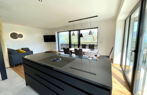 Lana Apartment | 90 m² new vacation apartment with mountain view, sunny balcony and WLAN.
