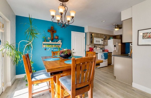 The Lakes House | A+Gem in a GREAT location! Includes clubhouse w/heated pool, gym, pickleball!
