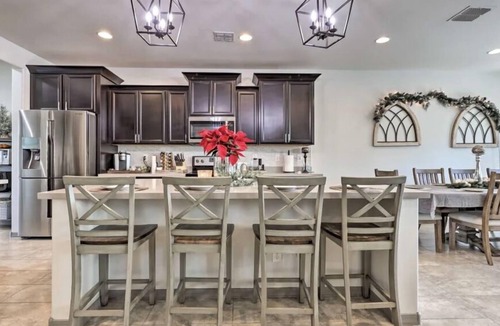 San Tan Valley House | A home that feels like home, w/hot tub and spacious living room