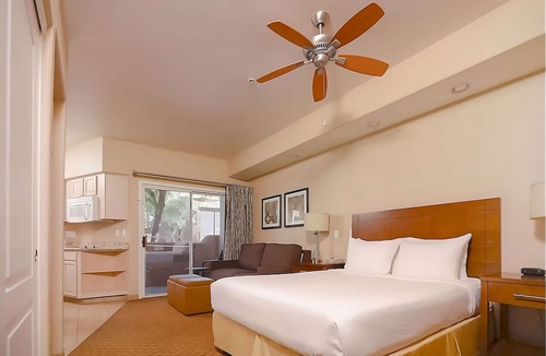 North Scottsdale Hotel | A Place You'll Surely Enjoy! Full Kitchen, Swimming Pool, Free Parking!