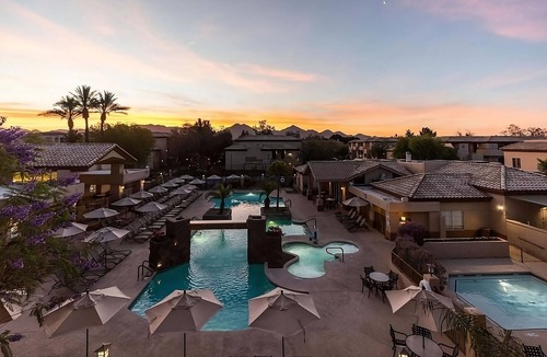 North Scottsdale Hotel | A Place You'll Surely Enjoy! Full Kitchen, Swimming Pool, Free Parking!