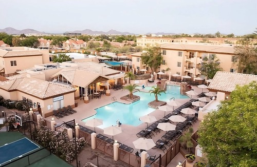North Scottsdale Hotel | A Place You'll Surely Enjoy! Full Kitchen, Swimming Pool, Free Parking!