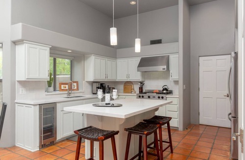 Happy Valley Ranch House | A Refined Santa Fe–Inspired Estate with Tennis & Pickleball