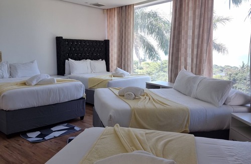 Umhlanga Villa | A ROMANTIC HERRWOOD VILLA