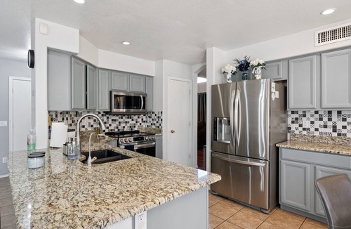 Chandler House | A spacious home filled with natural light , 3 Bedroom House with AC and Heating.
