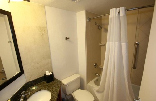 South Mountain House | A Trip Back In Time! 3 Queen Units for 12, Pool, Fitness Center, Parking