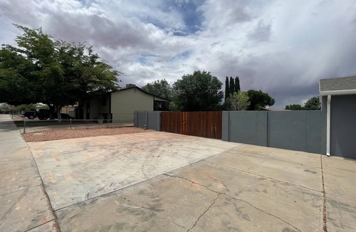 Page House | A W🌊VE From It All! Secure boat storage, huge yard, lots of outdoor games!