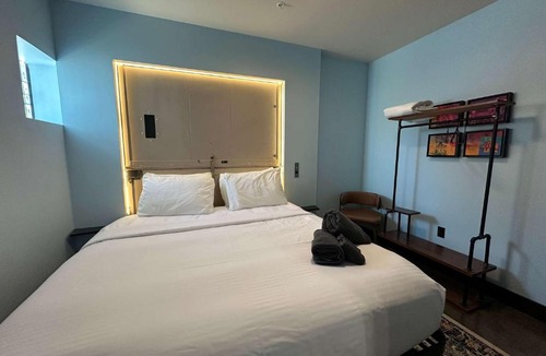 Downtown Louisville Hotel | A12 The Lower NHS Stretch Suite