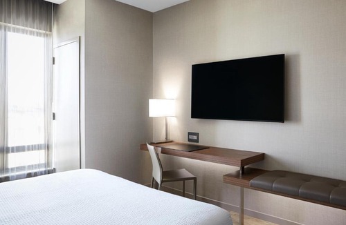 South Loop Hotel | AC Hotel by Marriott Bloomington Mall of America