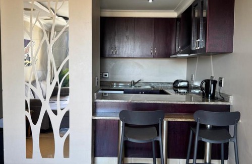 Durban Point Apartment | Accommodation Front - Comfortable 2 Sleeper Close to Cruise Terminal