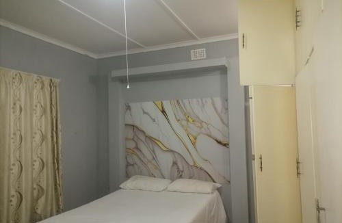 Estcourt Apartment | Adirondack Inn