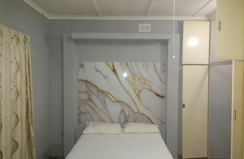 Estcourt Apartment | Adirondack Inn