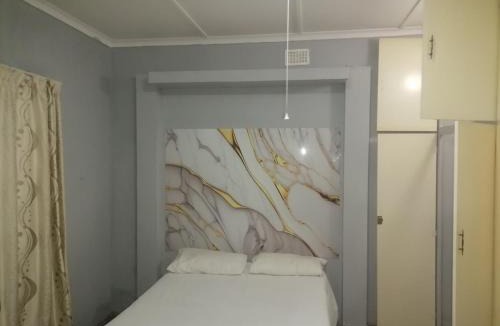 Estcourt Apartment | Adirondack Inn