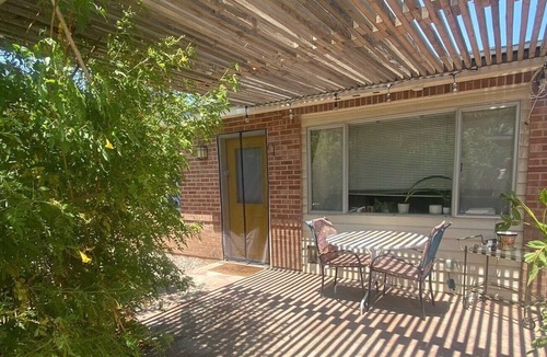 South Country Club Manor Cottage | Adorable Guest House close to dwtwn w/private yard
